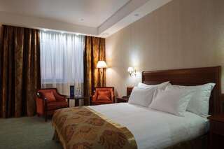 Гостиница Гранд Отель Видгоф Челябинск Стандартный двухместный номер с 1 кроватью или 2 отдельными кроватями-1