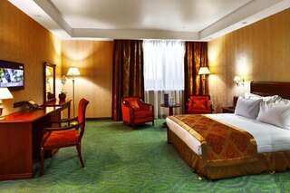 Гостиница Гранд Отель Видгоф Челябинск Двухместный номер Делюкс с 1 кроватью или 2 отдельными кроватями-1